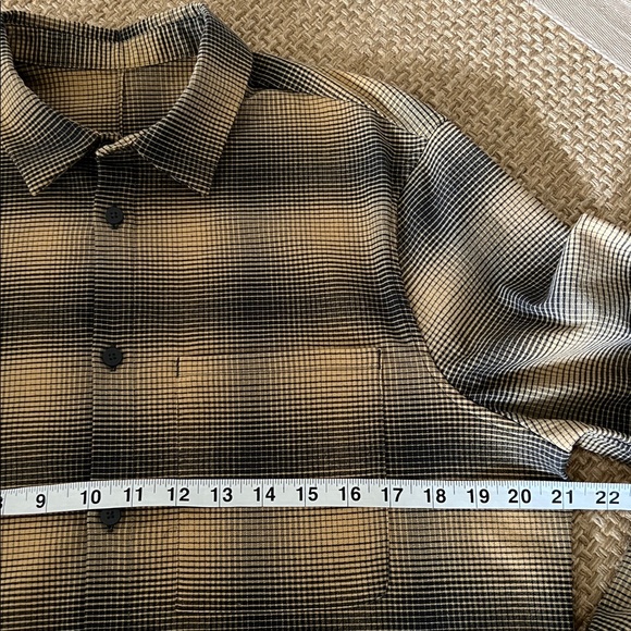 Lululemon Long Sleeve Flannel Shirt. Medium
NWOT - Picture 3 of 5